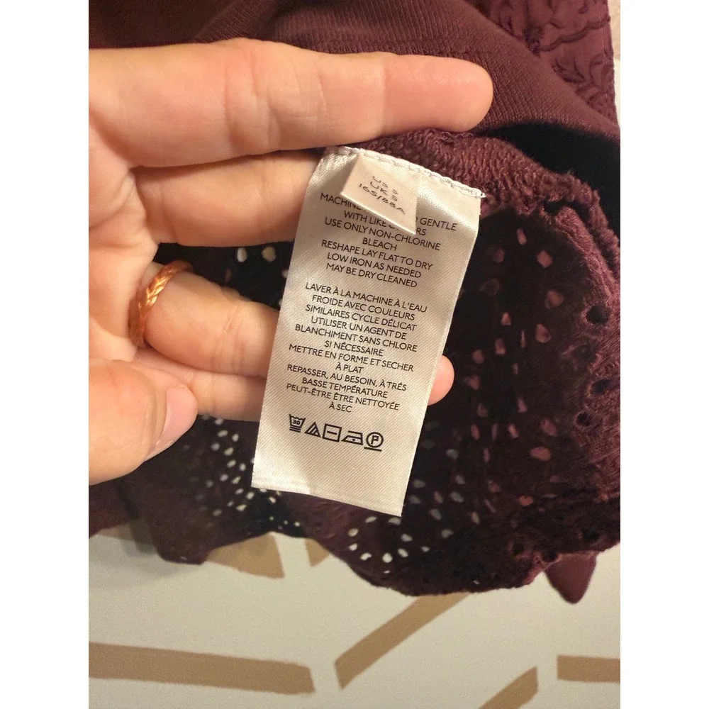 By Anthropologie Sweatshirt Women S Burgundy‎ Eyelet Lace Embroidered V-Neck Top